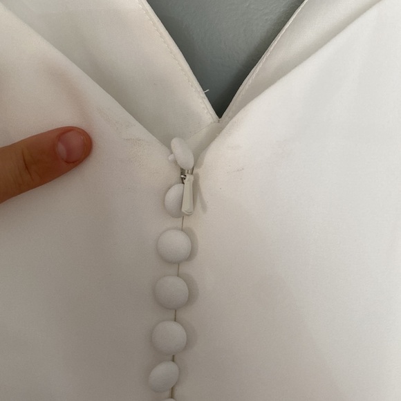 Davids bridal bubble sleeve bridal gown in women’s size 6. - Picture 9 of 9